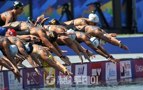 광주세계수영선수권대회 개막을 2일 앞두고 입장권 판매가 목표 대비 95%를 돌파했다. 사진은 ‘오픈워터 수영’ 모습.(사진=조직위 제공)